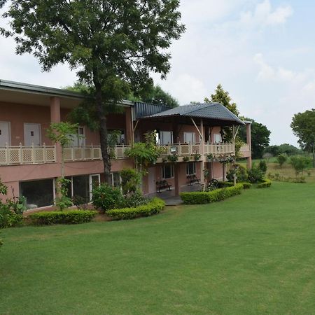 Вилла Aravali Hill View Estate Гургаон Экстерьер фото