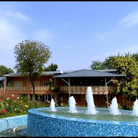 Вилла Aravali Hill View Estate Гургаон Экстерьер фото