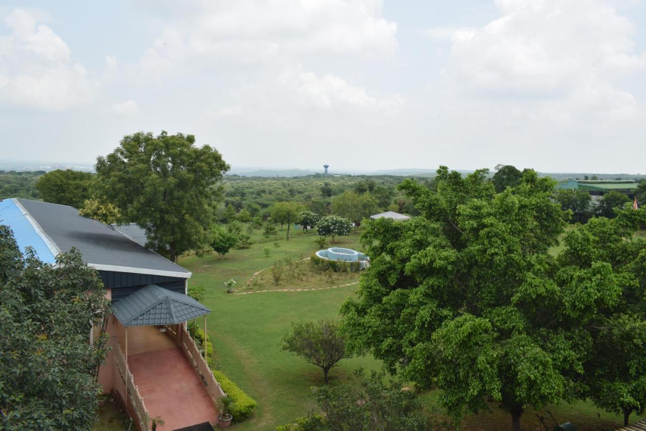 Вилла Aravali Hill View Estate Гургаон Экстерьер фото