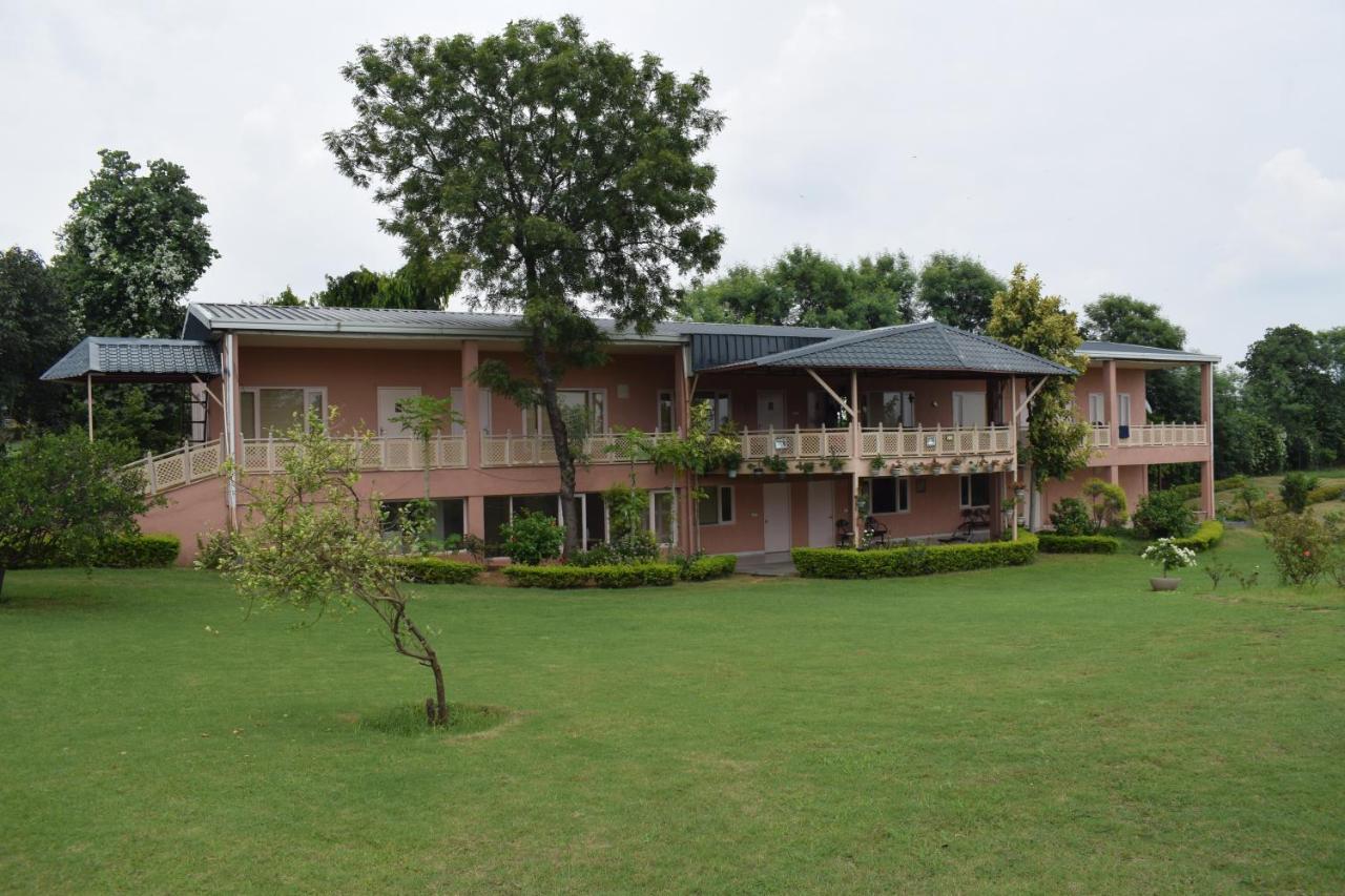 Вилла Aravali Hill View Estate Гургаон Экстерьер фото