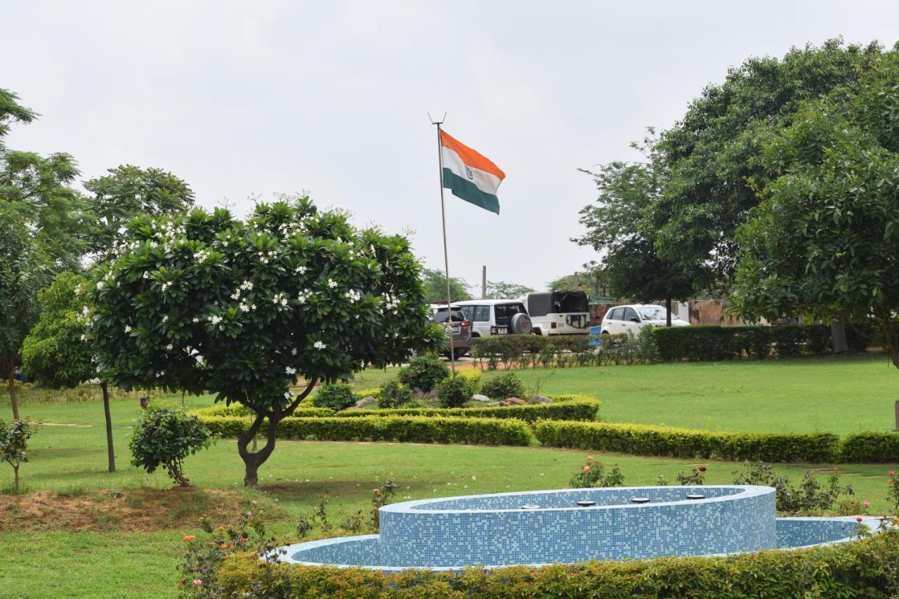 Вилла Aravali Hill View Estate Гургаон Экстерьер фото