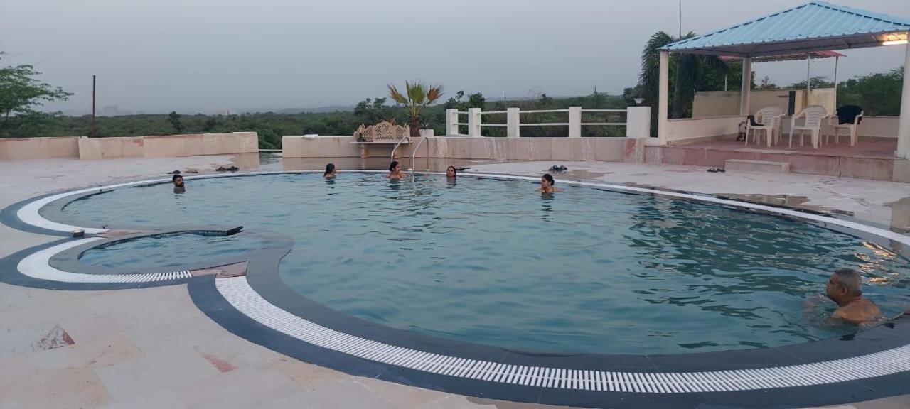 Вилла Aravali Hill View Estate Гургаон Экстерьер фото