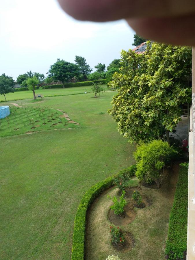 Вилла Aravali Hill View Estate Гургаон Экстерьер фото