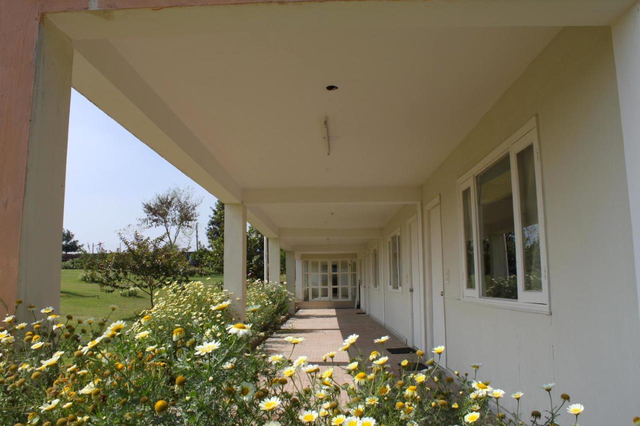 Вилла Aravali Hill View Estate Гургаон Экстерьер фото