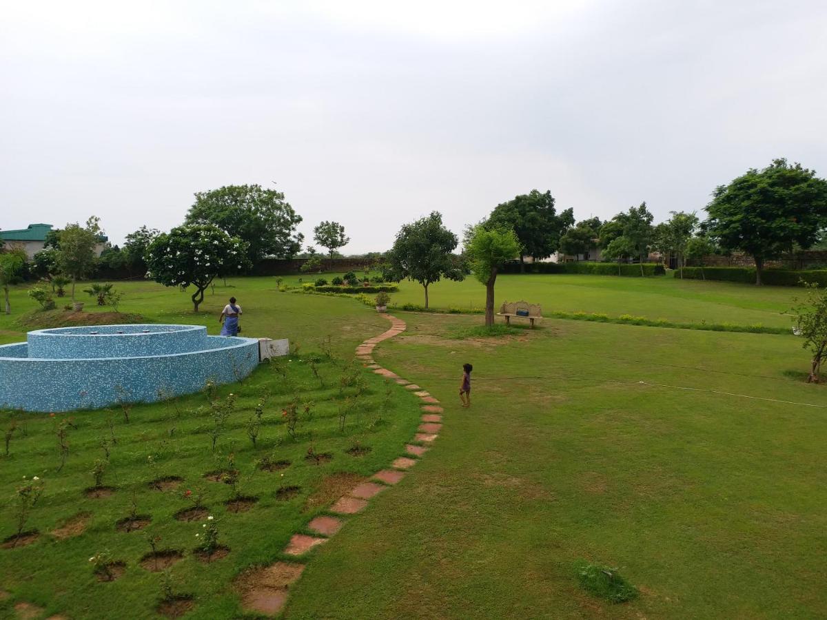 Вилла Aravali Hill View Estate Гургаон Экстерьер фото