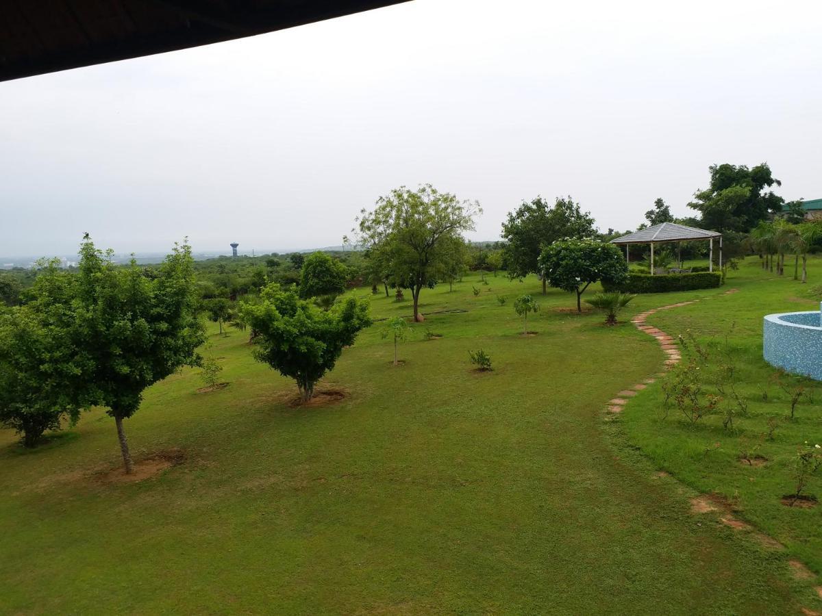 Вилла Aravali Hill View Estate Гургаон Экстерьер фото
